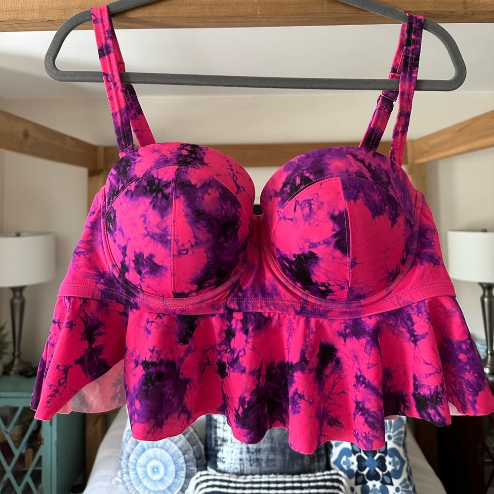 Torrid size 1 (14/16) hot pink & purple peplum style bikini top with flounce